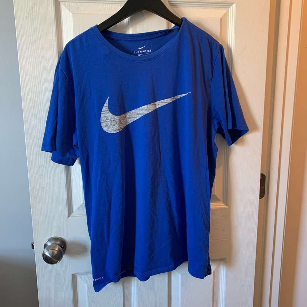 Nike tee